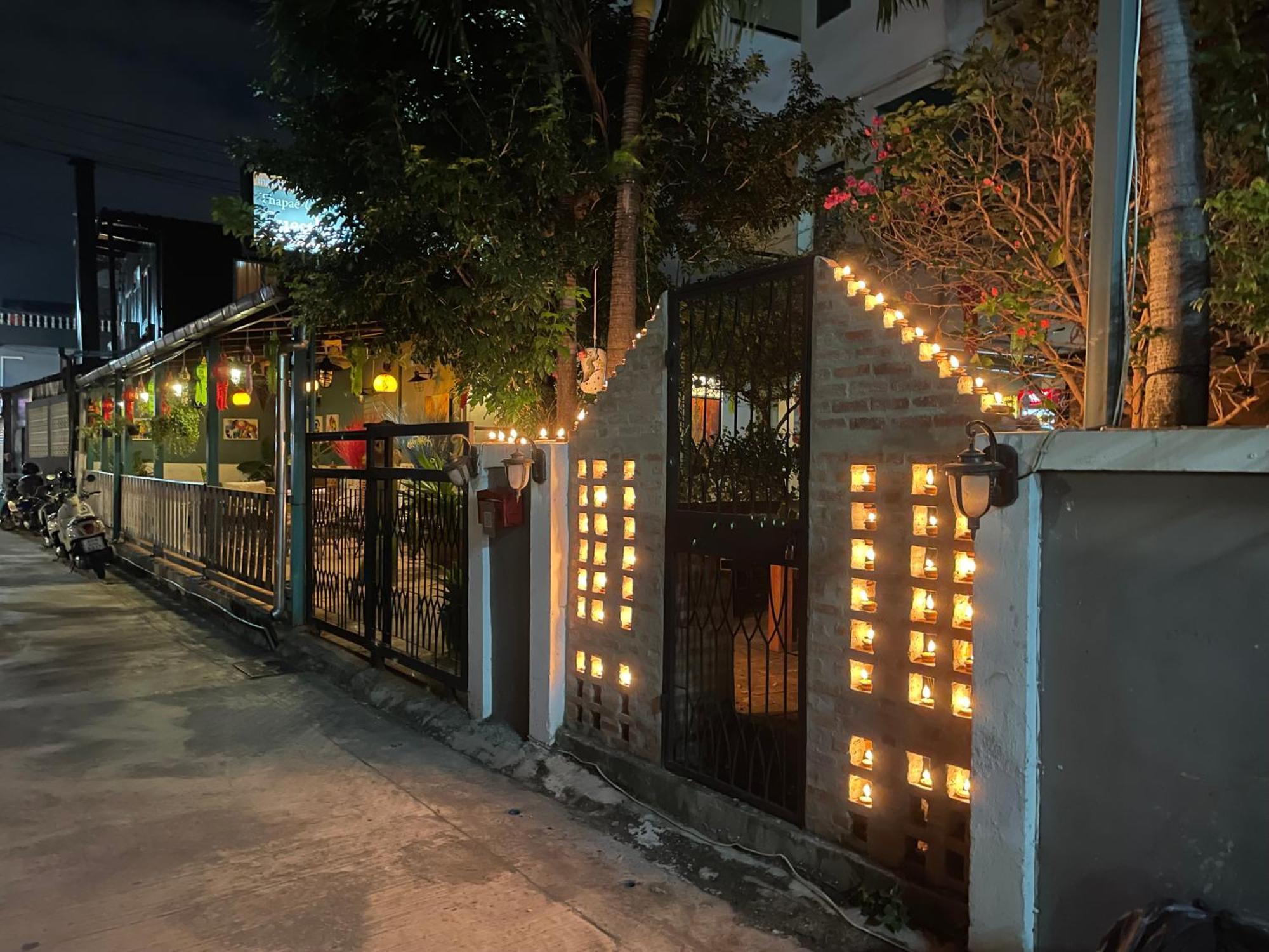 Thapae Gate Lodge Chiang Mai Exteriör bild