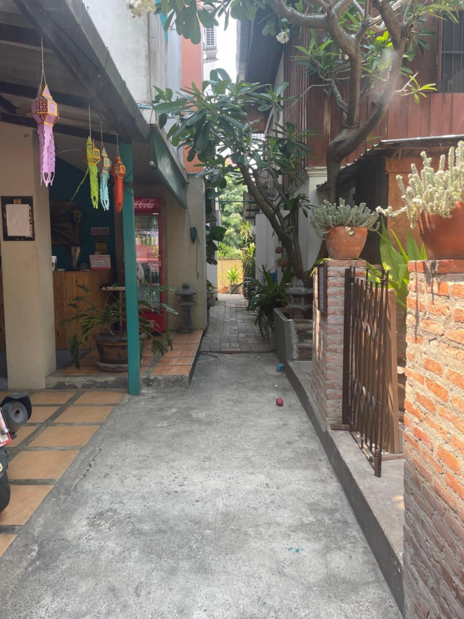 Thapae Gate Lodge Chiang Mai Exteriör bild
