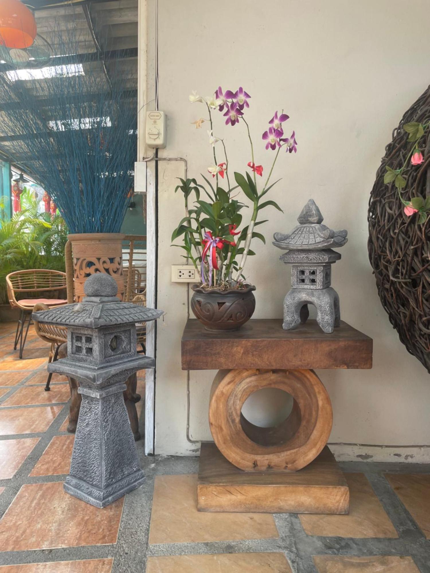 Thapae Gate Lodge Chiang Mai Exteriör bild